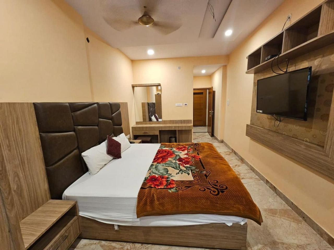 Hotel Aditya Inn Varanasi Exterior foto