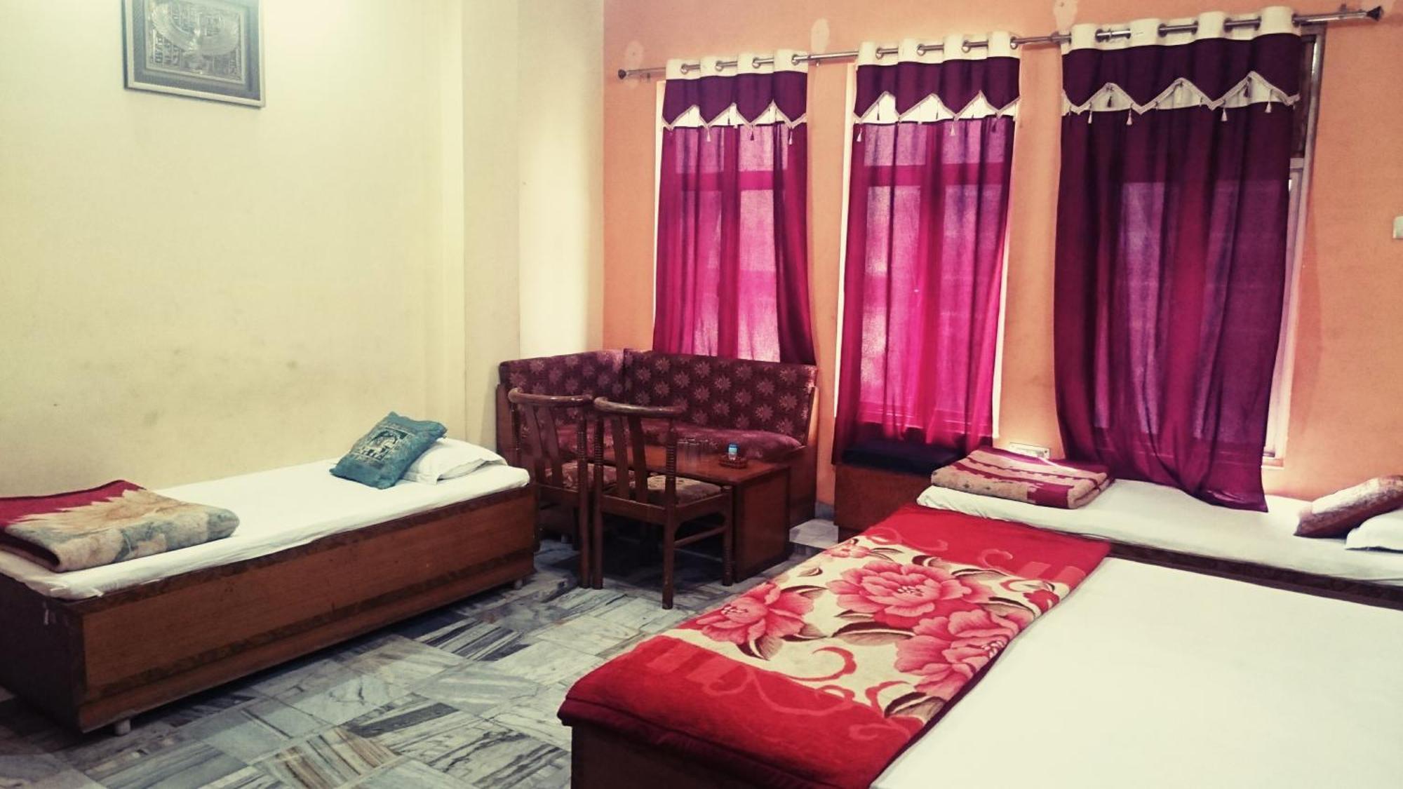 Hotel Aditya Inn Varanasi Habitación foto